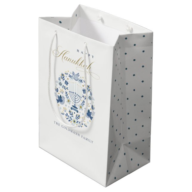 Elegant Classy Navy Blue Happy Hanukkah Floral Mittlere Geschenktüte (Rückseite Schrägansicht)