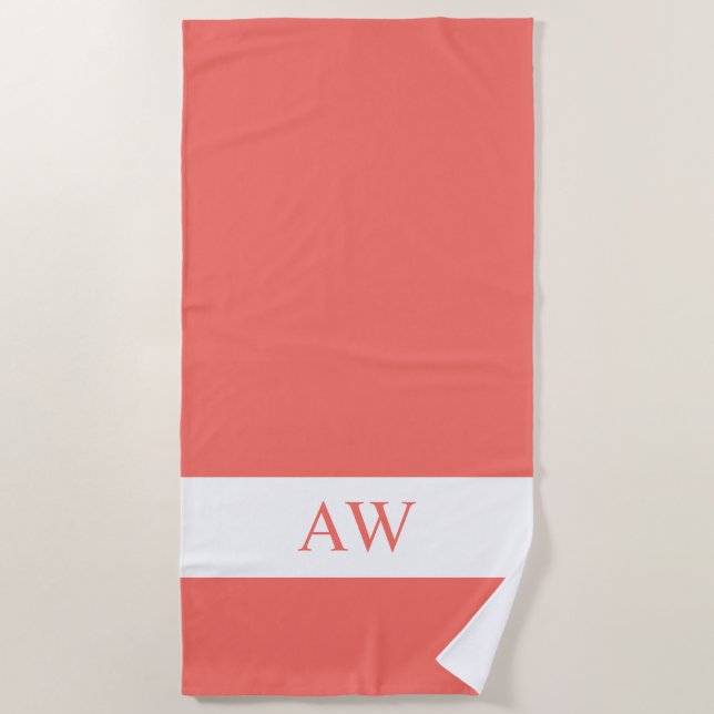 Elegant Coral White Mit Monogramm Strandtuch (Vorderseite)