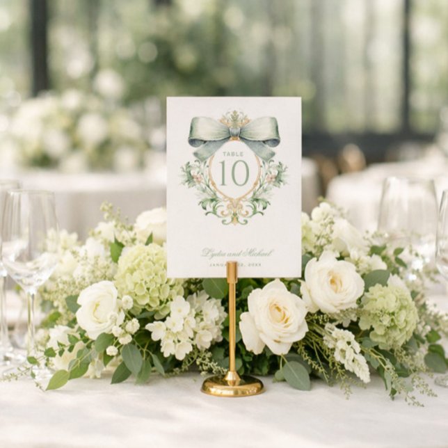 Elegant Crest with Sage Green Bow Table Number Mitteilungskarte (Von Creator hochgeladen)