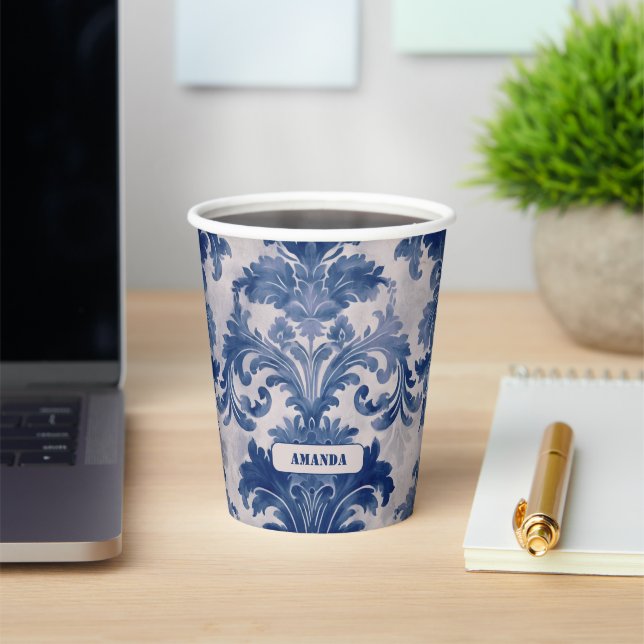 Elegant Damask Blue toile de jouy monogram Pappbecher (InSitu)