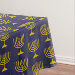 Elegant Dark Blue | Chanukah Hanukkiyah | MENORAH Tischdecke<br><div class="desc">Elegantes dunkelblaues MENORAH Tablecloth,  das mit Imitaten goldene Menorah in einem gefliesten Muster zeigt. Das Design ist minimalistisch,  einfach,  elegant,  besonders geeignet für Ihre Hanukah Feiern. Erhältlich in anderen Farben,  oder Sie können die Farbe ändern,  indem Sie auf Weitere anpassen klicken und aus der Farbpalette wählen.</div>