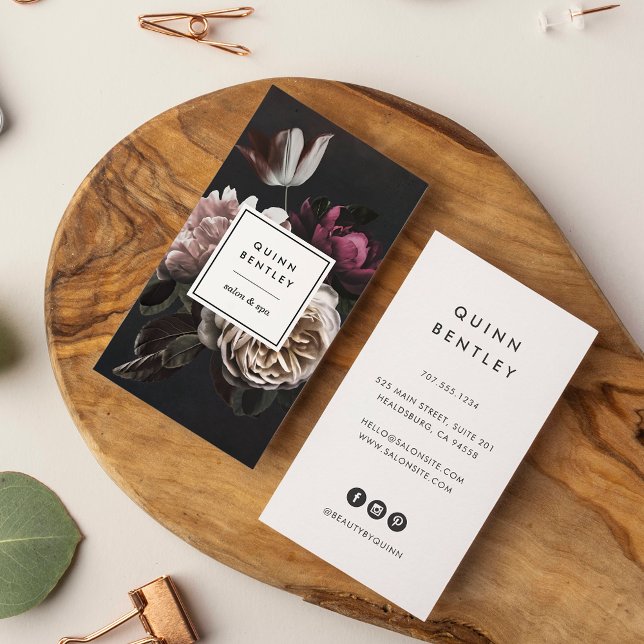 Elegant Dark Floral Bouquet | Vertikal Visitenkarte (Von Creator hochgeladen)