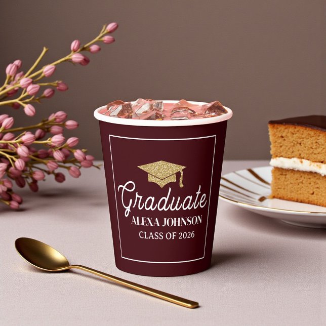 Elegant Deep Burgundy Class Of 2026 Graduation Pappbecher (Von Creator hochgeladen)