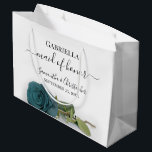 Elegant Dusty Aquamarin Rose Trauzeugin Hochzeit Große Geschenktüte<br><div class="desc">Diese wunderschönen Geschenktaschen sind als Hochzeitsgeschenk oder als Geschenktasche für Ihre Trauzeugin konzipiert. Sie zeichnen sich durch ein schlichtes, aber atemberaubendes Design aus, das durch eine lang gesteppte, aquamarine, türkisfarbene oder dunkelaquafarbene Rose ergänzt wird. Der Titel "Trauzeugin" in extravaganten Skriptbuchstaben mit Swashes am Ende geschrieben. Es gibt auch einen Ort,...</div>