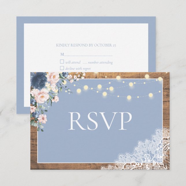 Elegant Dusty Blue Blush Rustic Wood Lace Script RSVP Karte (Vorne/Hinten)