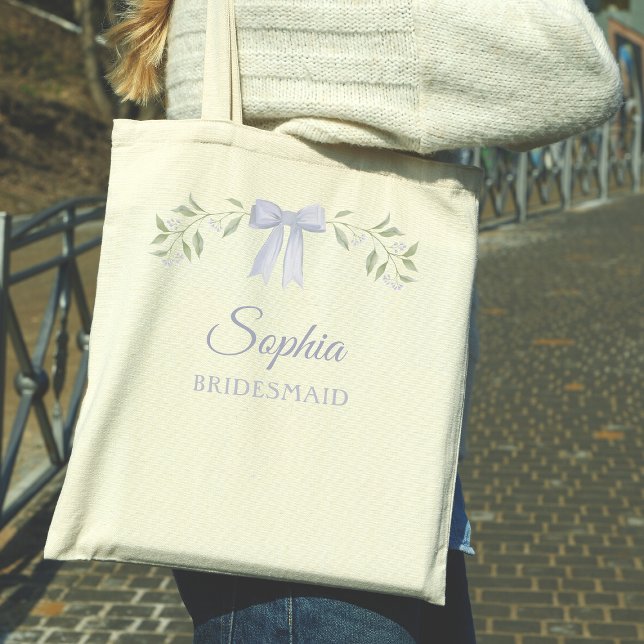 Elegant Dusty Blue Bow Name Bridesmaid Vorschlag Tragetasche (Personalized bridesmaid tote with elegant floral design and bow. Perfect for a bridesmaid proposal!)