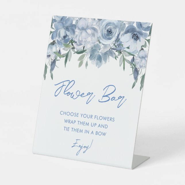 Elegant Dusty Blue Floral Bouquet Blume Bar Sockelschild (Vorderseite)