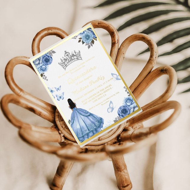 Elegant Dusty Blue Floral Butterfly Quinceanera Folieneinladung (Von Creator hochgeladen)