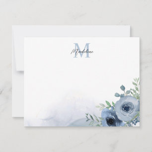 Elegant Dusty Blue Floral Eukalyptus Monogram Mitteilungskarte