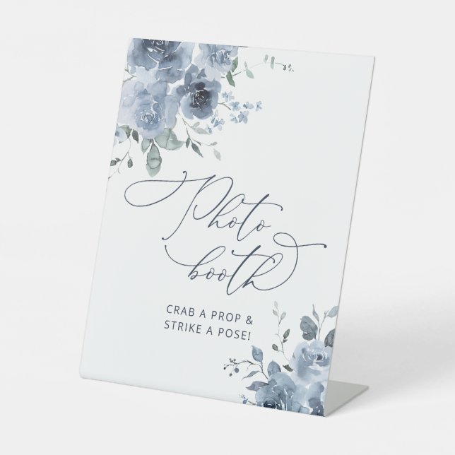 Elegant Dusty Blue Floral Foto Booth Sockelschild (Vorderseite)