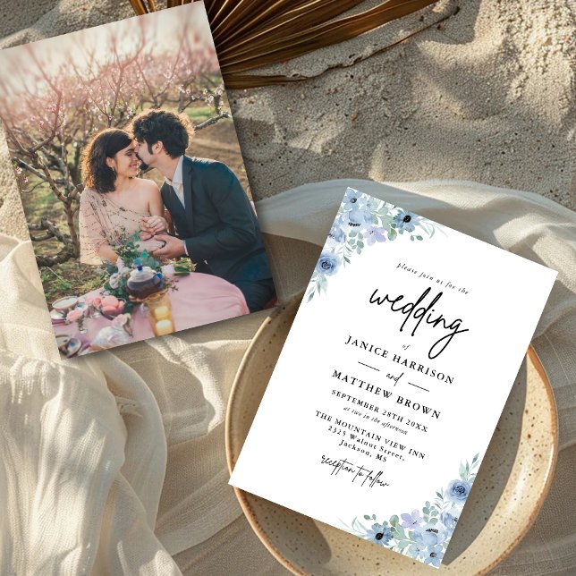 Elegant Dusty Blue Floral Foto Wedding Einladung (Von Creator hochgeladen)