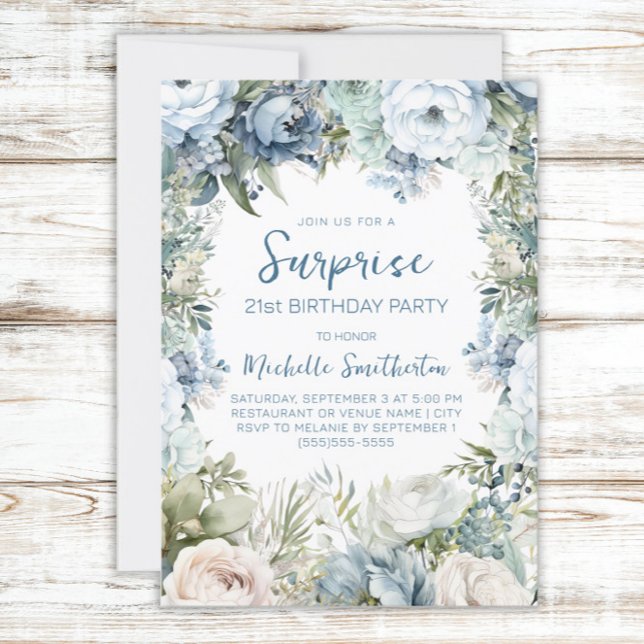Elegant Dusty Blue Floral Überraschung 21. Geburts Einladung (Dusty blue watercolor floral and sage green leaves surprise 21st birthday party invitation)