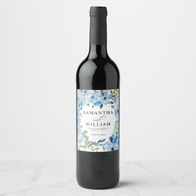 Elegant Dusty Blue Floral Wedding Einladung Weinetikett (Vorderseite)