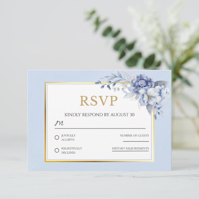 Elegant Dusty Blue Gold Floral Wedding RSVP Card (Stehend Vorderseite)