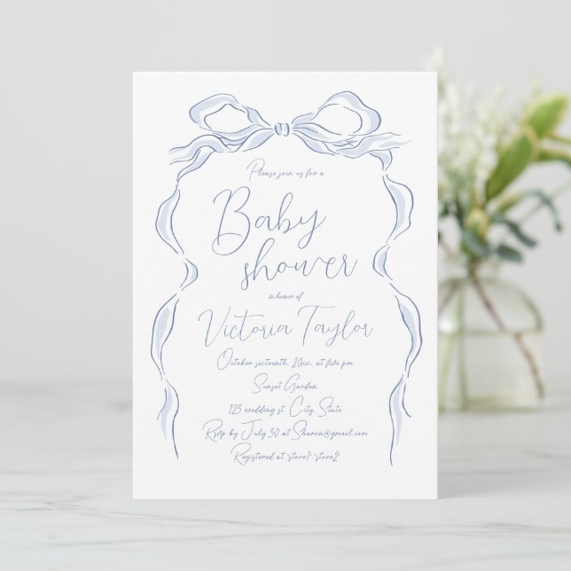 Elegant Dusty Blue Hand Drawn Bow Baby Shower Einladung (Stehend Vorderseite)