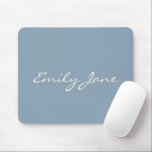 Elegant Dusty Blue Handwriting Script Name Custom Mousepad<br><div class="desc">Dieses benutzerdefinierte Mauspad zeigt Ihren Namen in schönen handgeschriebenen Schriftzeichen auf einem stylisch staubblauen Hintergrund. Tolle Geschenkidee.</div>
