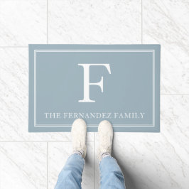 Elegant Dusty Blue Initial Familienname Fußmatte