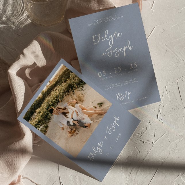 Elegant Dusty Blue Minimalist Boho Photo Wedding Einladung (Von Creator hochgeladen)