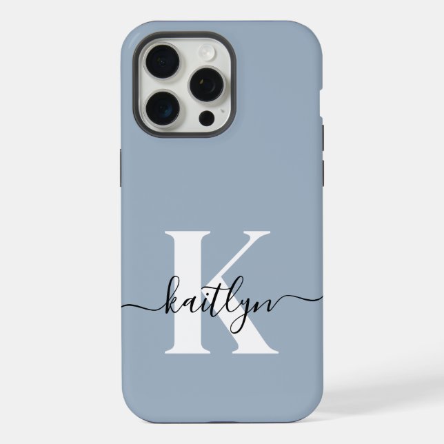 Elegant Dusty Blue Script Monogram iPhone 15 Pro Max Hülle (Rückseite)