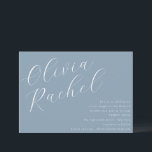 Elegant Dusty Blue Script Name Minimal Bat Mitzvah Einladung<br><div class="desc">Diese zeitgenössische Fledermausmitzvah-Einladung zeichnet sich durch eine minimalistische horizontale Komposition und eine schöne,  weiße Skriptkalligraphie auf einem Dusty Blue Hintergrund aus.</div>
