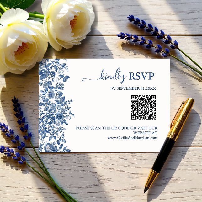Elegant Dusty Blue Toile QR Code Wedding RSVP Karte (Elegant Dusty Blue Toile QR Code Wedding RSVP Card)