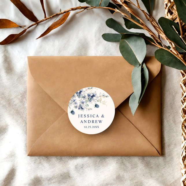 Elegant Dusty Blue Winter Foliage Boho Wedding Runder Aufkleber (Von Creator hochgeladen)