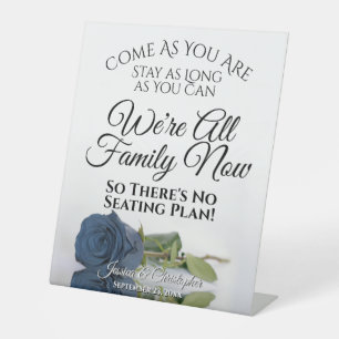 Elegant Dusty Steel Blue Rose Open Seating Wedding Sockelschild