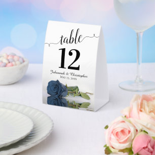Elegant Dusty Steel Blue Rose Wedding Tischnummer Tischaufsteller