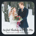 Elegant Erste Weihnachten als Mr. und Mrs. Large Quadratischer Aufkleber<br><div class="desc">Elegant Unsere ersten Weihnachten als Mr. und Mrs. Foto Sticker - Groß</div>