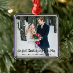 Elegant First Christmas als Mr. und Mrs. Ornament Aus Metall<br><div class="desc">Elegant Unsere ersten Weihnachten als Mr. und Mrs. Wedding Foto Ornament</div>