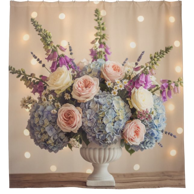 Elegant Floral Centerpiece with Bokeh Lights Duschvorhang (Vorderseite)