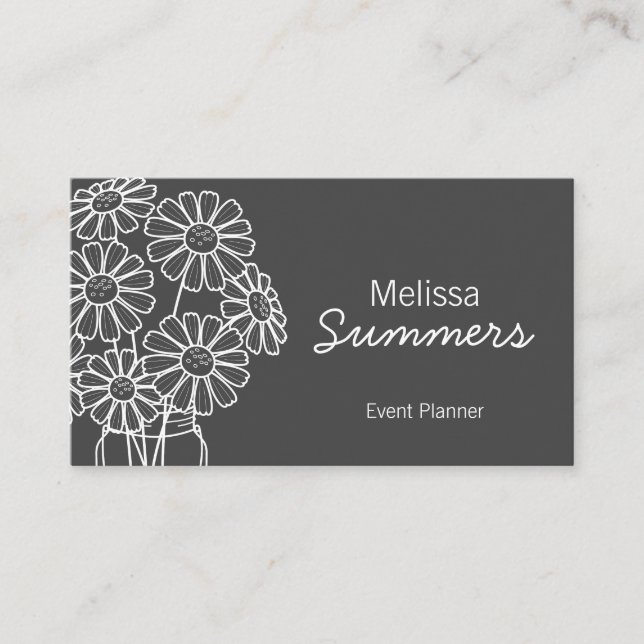 Elegant Floral White Daisies on Dark Gray Visitenkarte (Vorderseite)