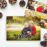 Elegant Frohe Weihnachts Gold Script Foto Collage Folien Feiertagskarte<br><div class="desc">Einfach elegante Urlaubskarte mit Multi-Foto-Grußkarte bietet "Frohe Weihnachten" in einem schönen Kalligrafieschrift mit Scrolldetails in echter Goldfolie und modernem Foto Collage Template mit sechs (6) zusätzlichen Fotos auf der Rückseite. Personalisieren Sie die benutzerdefinierte Formulierung mit Ihrem Nachnamen,  dem Jahr,  einem benutzerdefinierten Gruß und Familiennamen.</div>