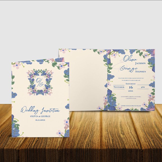 Elegant geflochtene Blue Lila Floral Monogram Wedd Einladung (Elegant Folded Blue Purple Floral Monogram Wedding Invitation)