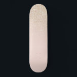 Elegant Girly Gold Rose Rosa Glitzer Ombre Skateboard<br><div class="desc">Dieses elegante und schicke Design ist perfekt für die trendige und stilvolle Frau. Es verfügt über ein Imitat gedruckt Rose Rosa und Gold Glitzer und Farbe ombre Farbverlauf. Es ist modern, hübsch, einfach und niedlich! ***WICHTIGE HINWEIS FÜR DESIGN: Für individuelle Designanfragen, wie z.B. passende Produktanfragen, Farbänderungen, Platzierungsänderungen oder andere Änderungswünsche,...</div>
