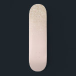 Elegant Girly Gold Rose Rosa Glitzer Ombre Skateboard<br><div class="desc">Dieses elegante und schicke Design ist perfekt für die trendige und stilvolle Frau. Es verfügt über ein Imitat gedruckt Rose Rosa und Gold Glitzer und Farbe ombre Farbverlauf. Es ist modern, hübsch, einfach und niedlich! ***WICHTIGE HINWEIS FÜR DESIGN: Für individuelle Designanfragen, wie z.B. passende Produktanfragen, Farbänderungen, Platzierungsänderungen oder andere Änderungswünsche,...</div>