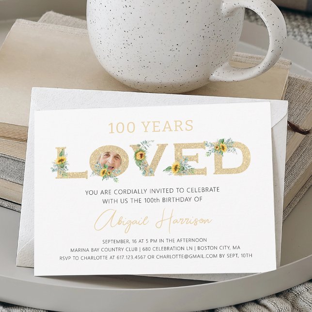 Elegant Gold 100 Years Loved Photo Birthday Party Einladung (Elegant Gold 100 Years Loved Photo Birthday Party Invitation)