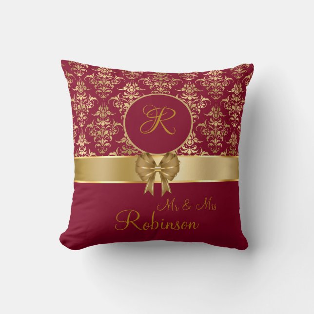 Elegant Gold Damask Monogram auf Burgundy Kissen (Vorderseite)