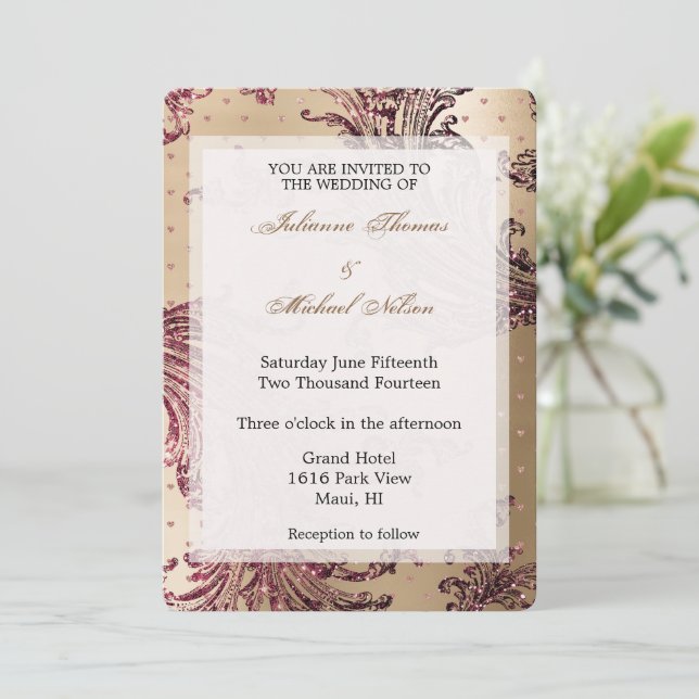 Elegant Gold Glam Burgundy Hearts Wedding Einladung (Stehend Vorderseite)