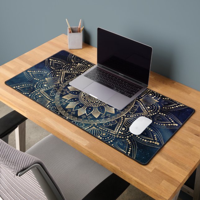 Elegant Gold Mandala Blue Galaxy Schreibtischunterlage (Büro 2)