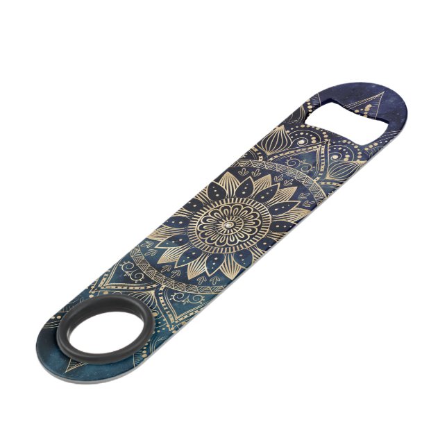 Elegant Gold Mandala Blue Galaxy Speed Flaschenöffner (Vorderseite Schrägansicht)