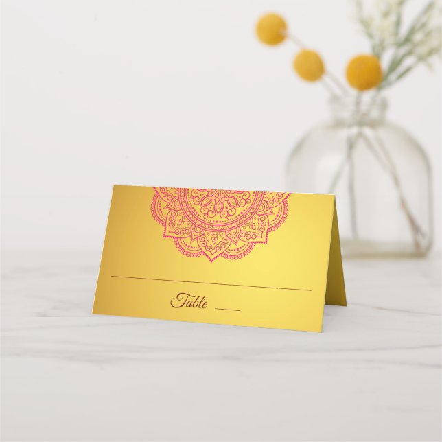 Elegant Gold Pink Red Paisley Indian Hindu Wedding Platzkarte (Vorderseite)