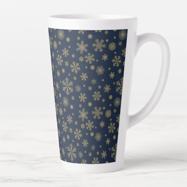 Elegant Gold Snowflake Winter Pattern Milchtasse (Rechts)