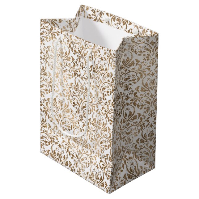 Elegant Gold White Chic Damask Mittlere Geschenktüte (Vorderseite Schrägansicht)