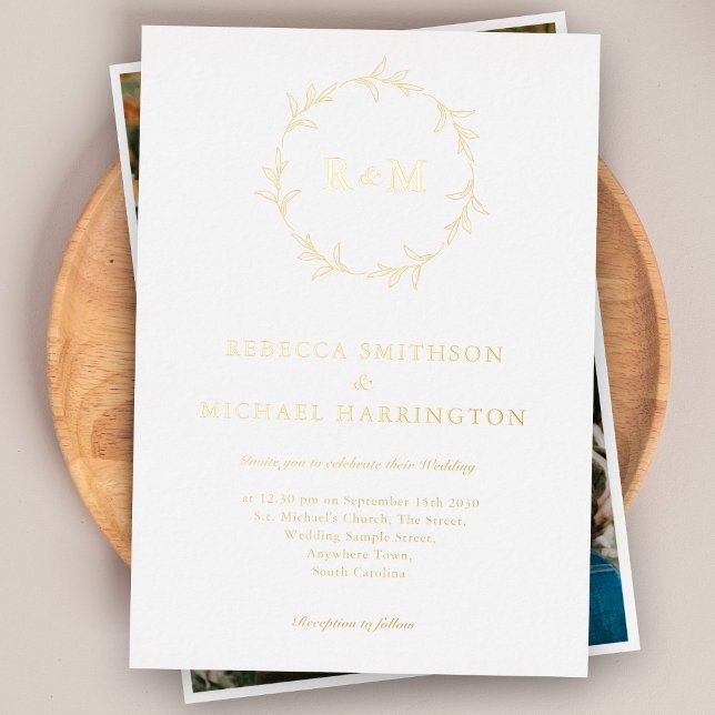 Elegant Gold Wreath Monogram Wedding Folieneinladung (Von Creator hochgeladen)