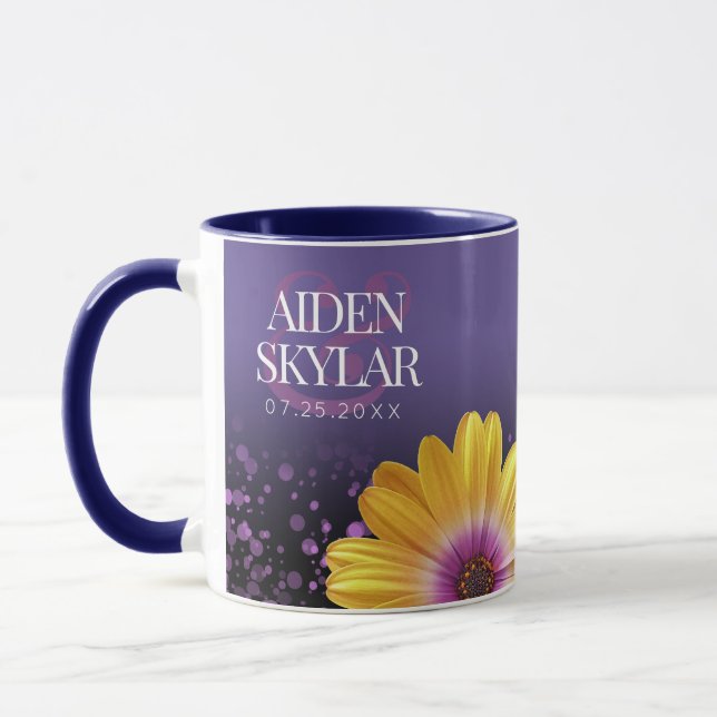 Elegant Golden Daisies mit Lila Glitzer Hochzeit Tasse (Links)