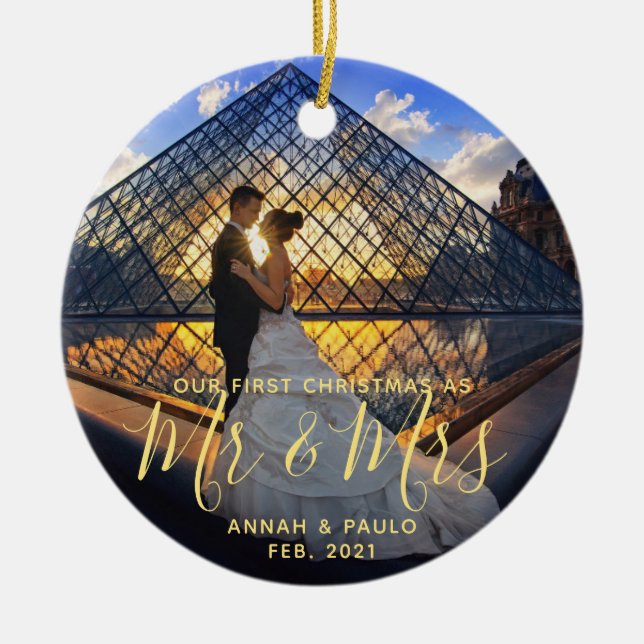 Elegant Golden Our First Christmas Mr. Mrs. Foto Keramik Ornament (Vorne)