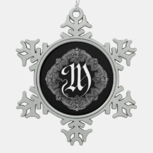 Élégant Goth Initial M Snowflake Ornement