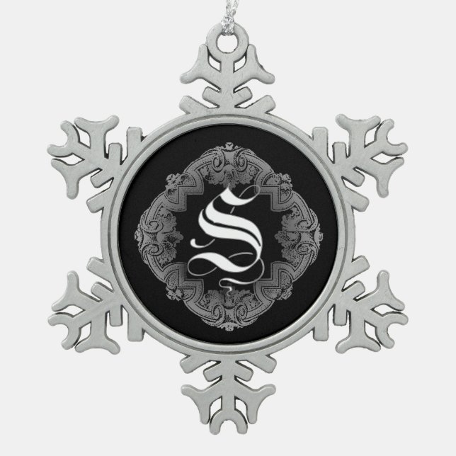 Elegant Goth Initial Schneeflocken Zinn-Ornament (Vorderseite)