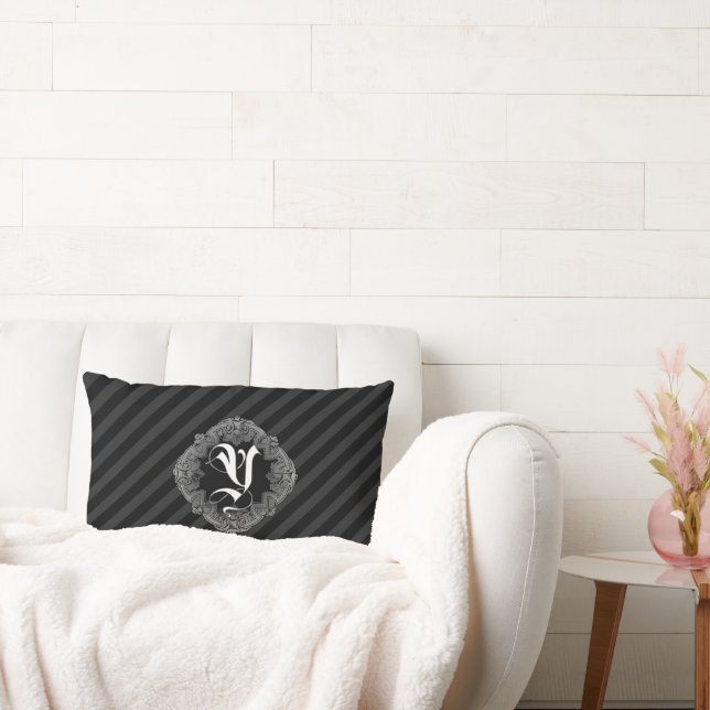 Elegant Goth Initial Y Lendenkissen (Liege)